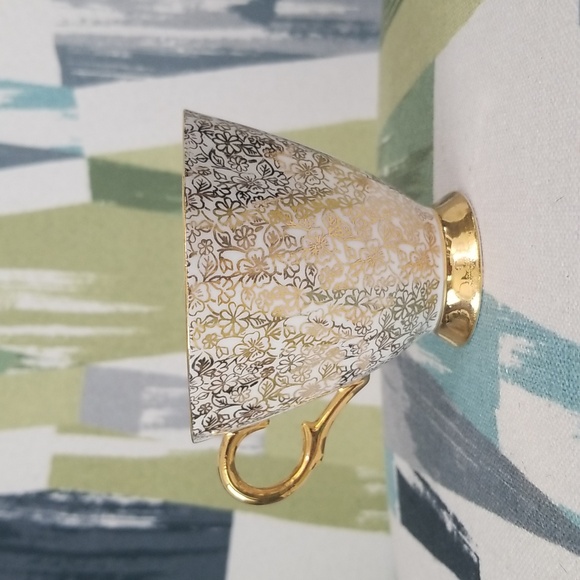 Windsor Bone China Teacup And Saucer With Gold Lace ANd Dogwood Pattern EUC - Picture 9 of 13